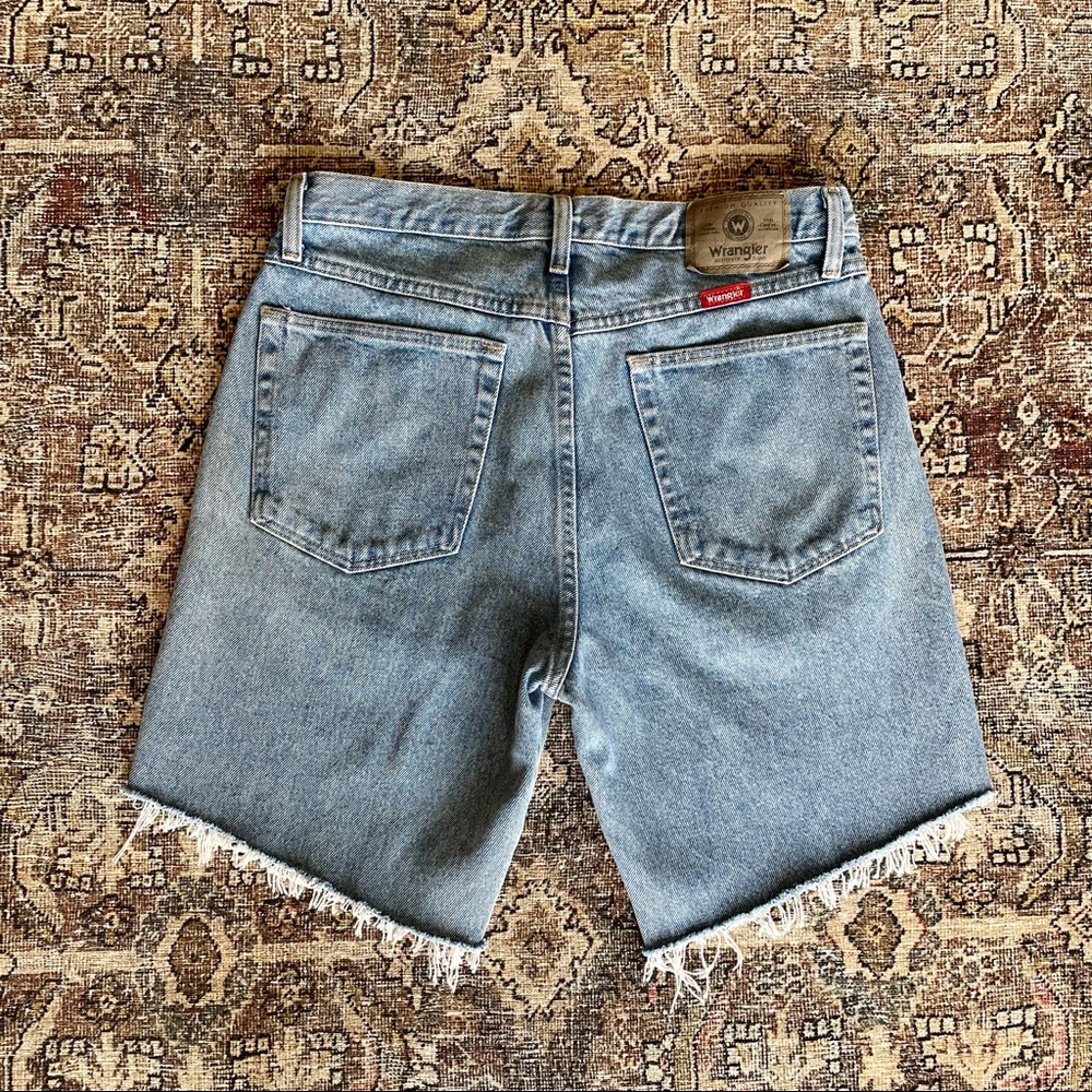 ✨SOLD✨ Vintage Wrangler Longline High Waisted Denim Cut Off Shorts - 32 - Picture 1 of 5